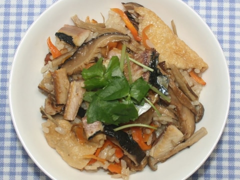 簡単☆乾燥野菜と乾燥きのこと秋刀魚の干物で五目御飯